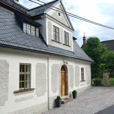 Baroque Chaplain House Kaplanka 1796 A. D. - Historical Luxury Apts In Bohemian Paradise Zelezny Brod Esterno foto