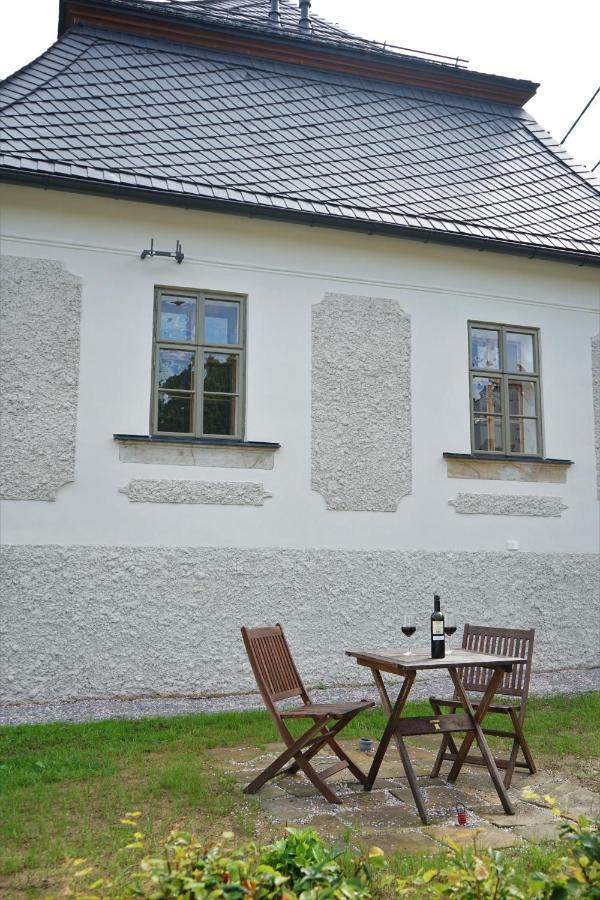 Baroque Chaplain House Kaplanka 1796 A. D. - Historical Luxury Apts In Bohemian Paradise Zelezny Brod Esterno foto